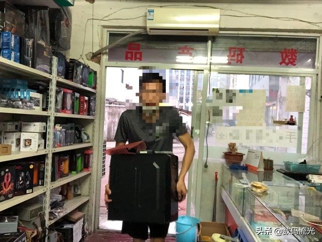 小伙花1500块买笔记本电脑,小伙花1600块钱买来二手电脑主机