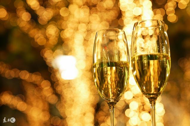 小说：腹黑老公受了伤，故意辞退佣人，她一看母亲反应就知上当了