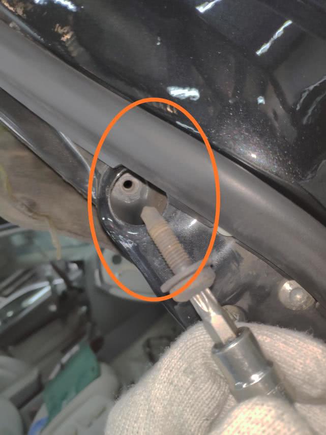 奥迪a6车窗关不上怎么临时关上,奥迪a6换完升降器玻璃升不到顶