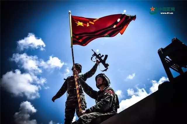 配乐诗朗诵《特别的图案》——读特战团疤痕荣誉墙