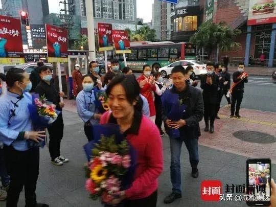 “火锅慰英天使,美酒敬英雄”,吴铭怀旧火锅欢迎英雄回家!