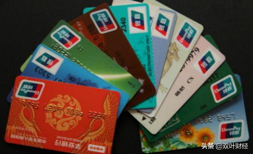 信用卡降额是钱必须一次性还清吗,信用卡降额导致超额度