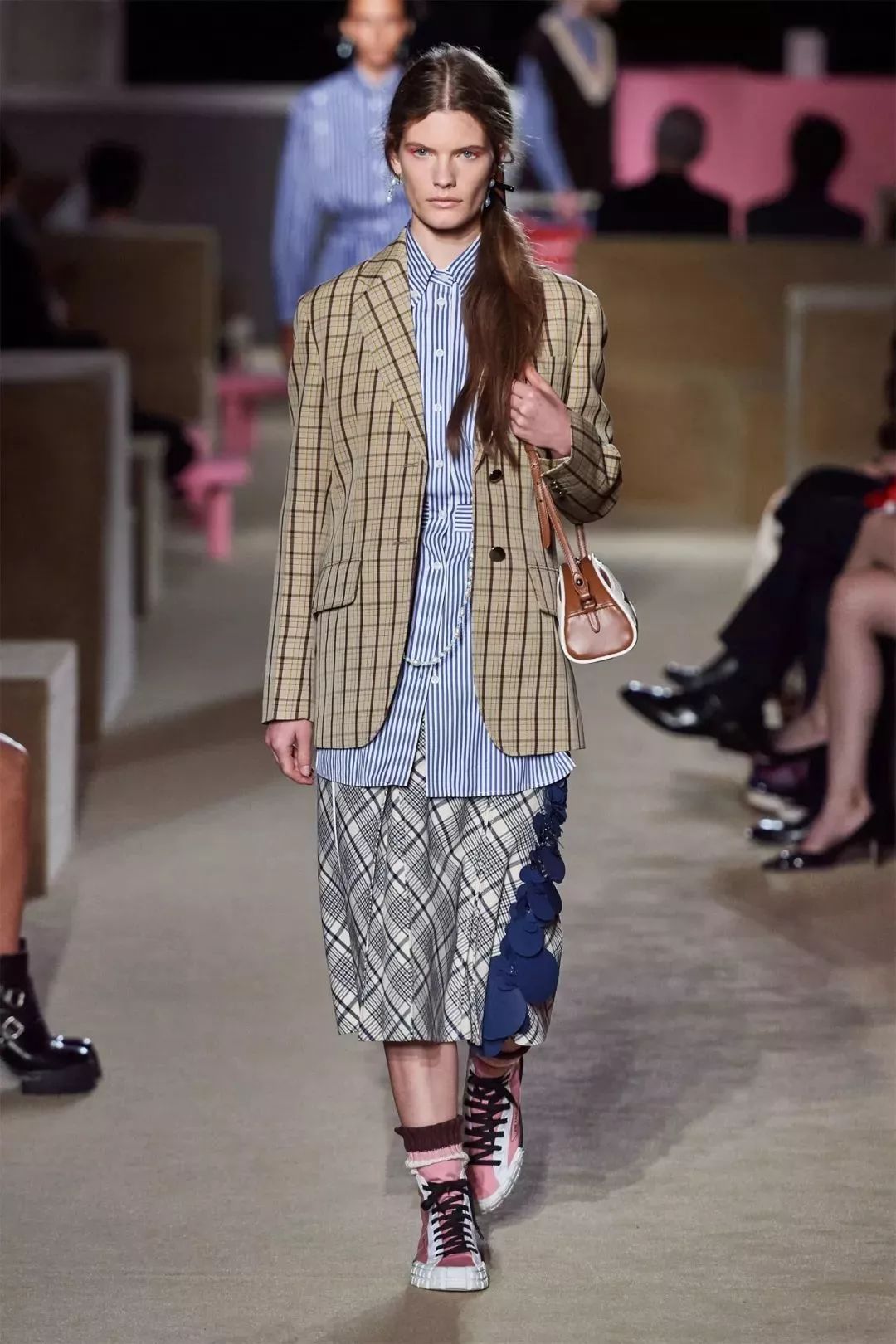 prada2019秋冬女装配色要点,prada2020早春度假系列