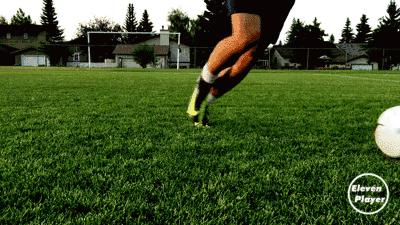 简单又实用的过人技巧足球,足球过人技巧空中摆动腿