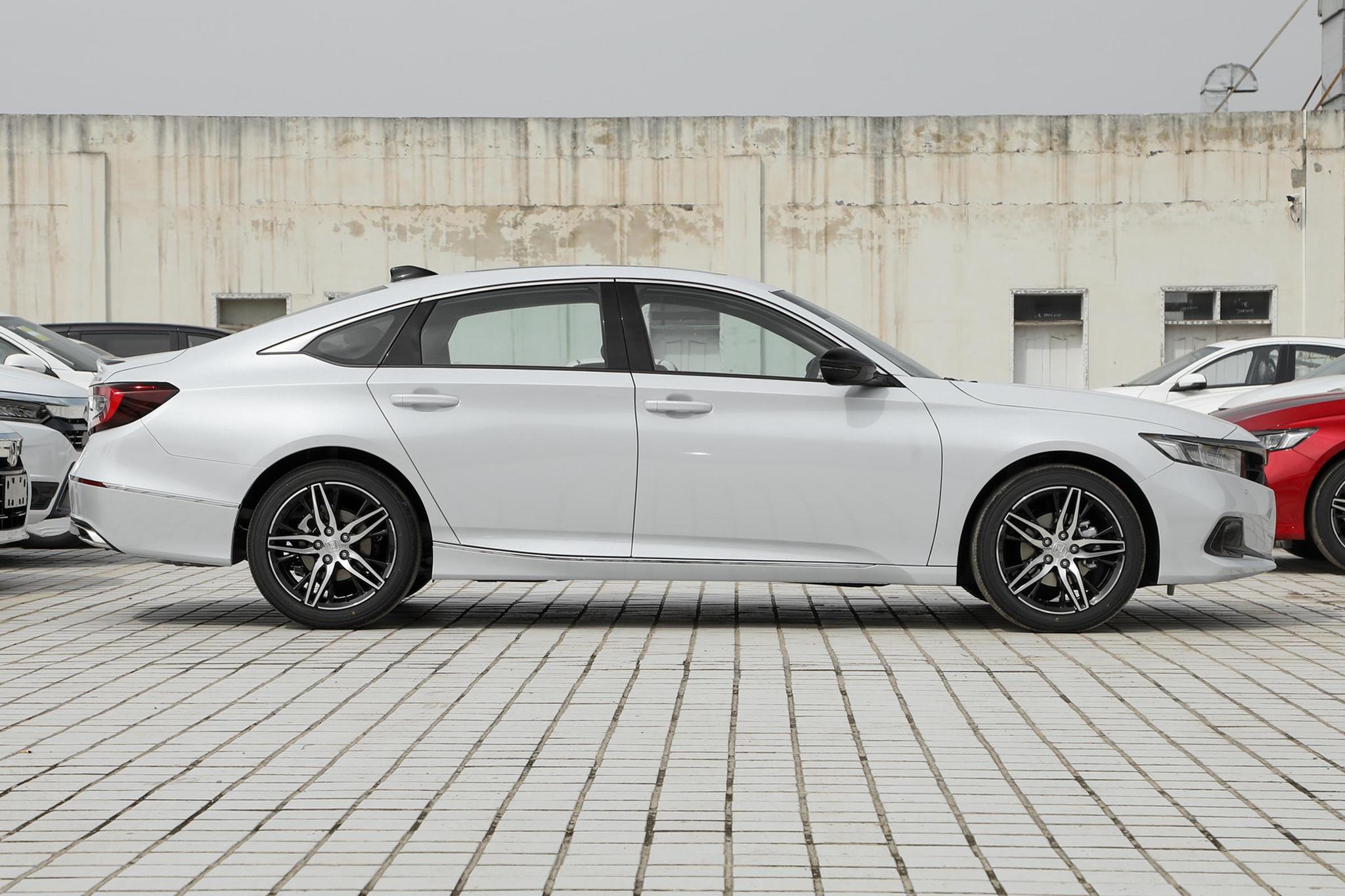 新款雅阁全系导购:价格门槛降1万元推荐260TURBO幻夜尊贵版