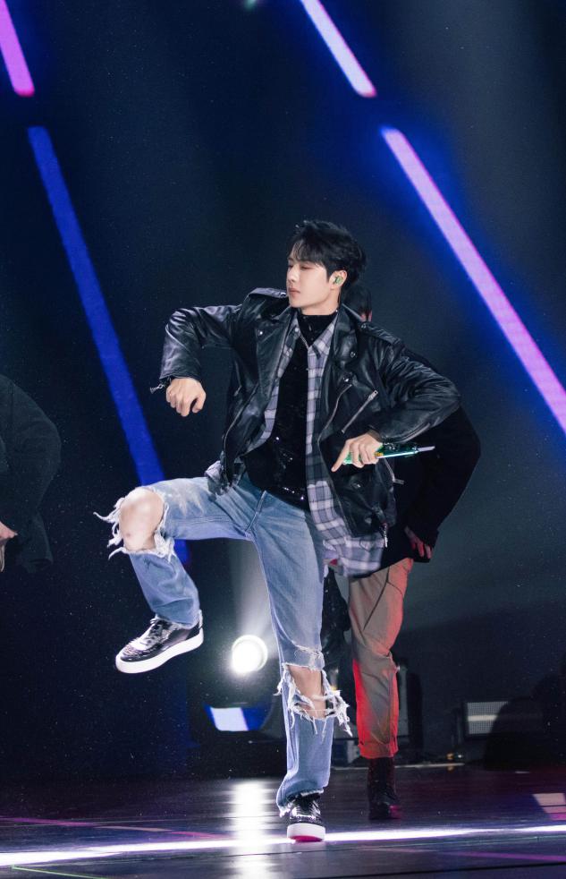 王一博潮流视频,王一博秋冬造型合集