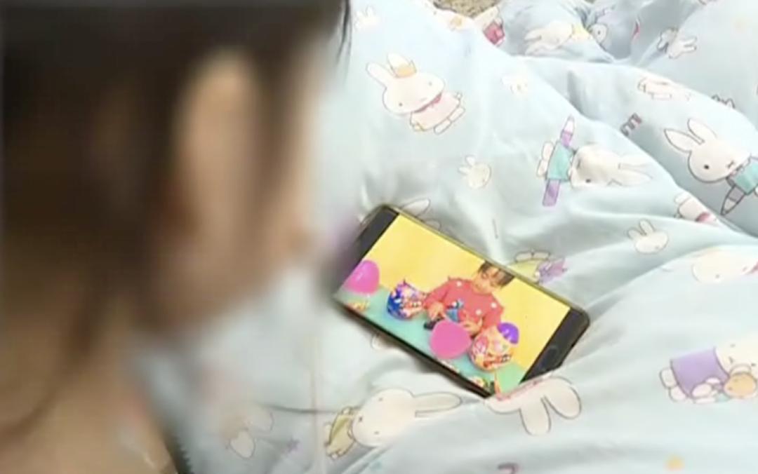 妈妈发现女儿身上有血迹,母亲发现女儿身上散发臭味