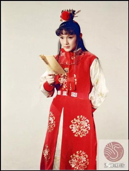 写人物外貌表现性格,描写人物外貌眼睛的句子