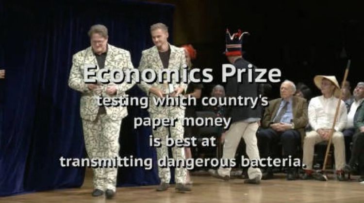 挠痒痒的愉悦程度到底有多大？该研究获得了2019搞笑诺贝尔和平奖