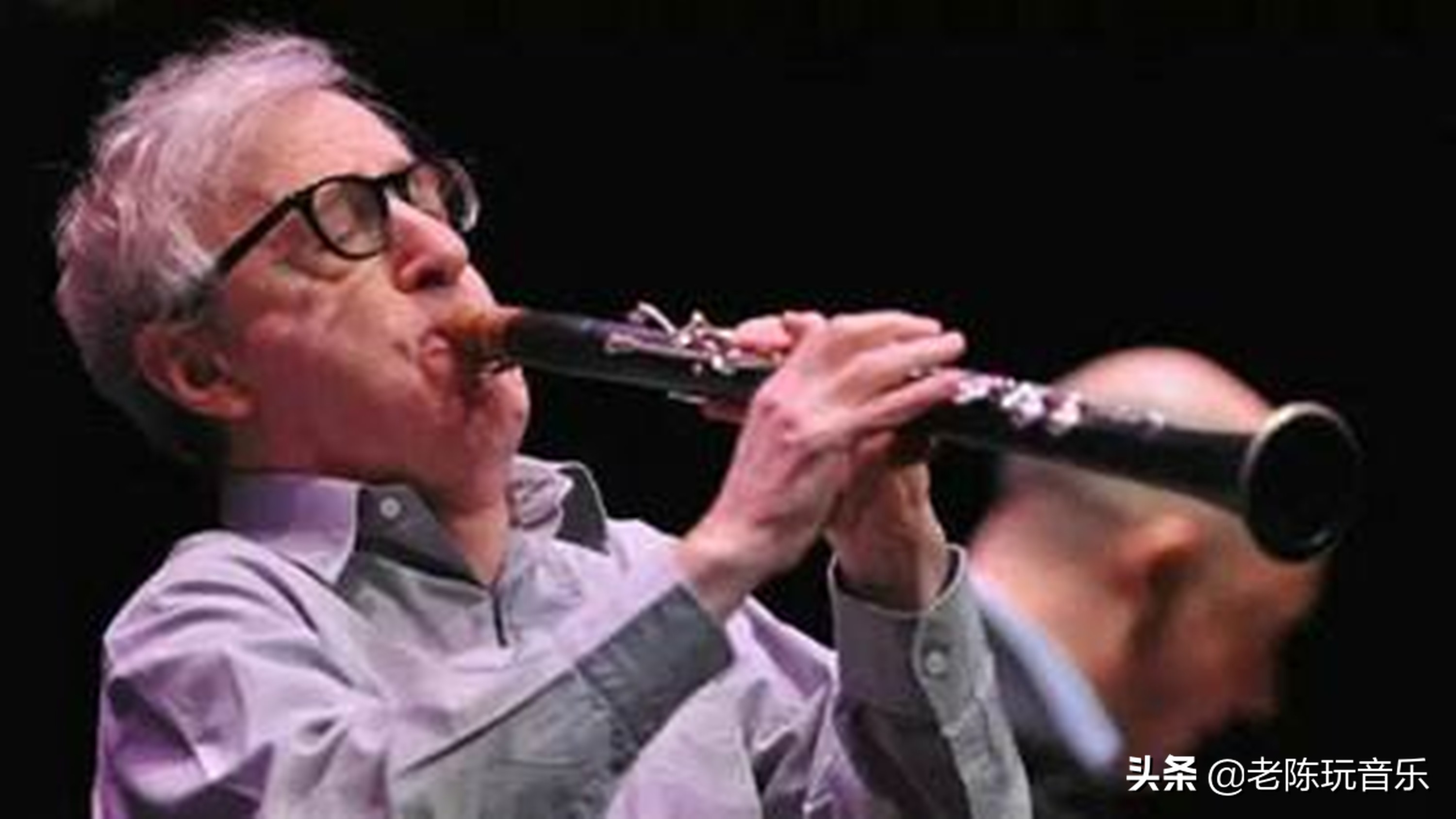 黑管和萨克斯的区别,黑管和萨克斯指法一样吗