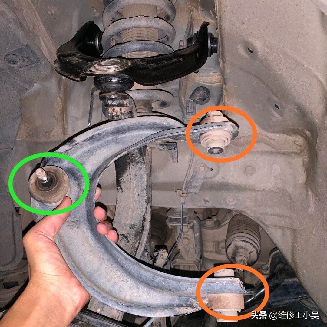 看着要换的一堆新配件，本田车主抱怨：修车基本就是换配件了