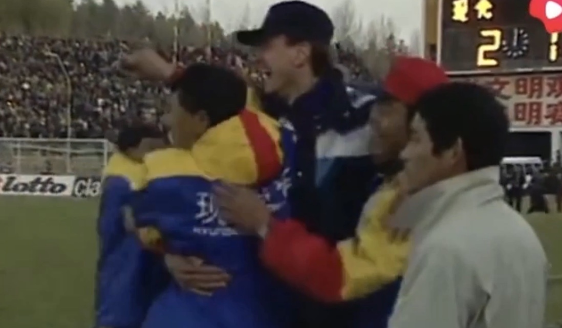 回首“延边保卫战”，1996赛季最为惊心动魄、波澜壮阔！大家还记得看台上的打火机吗？