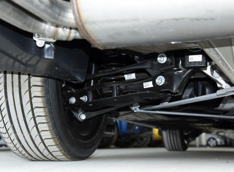 宝马3系gt2016款328i2.0t,国产后排座椅放倒全平的两厢小车