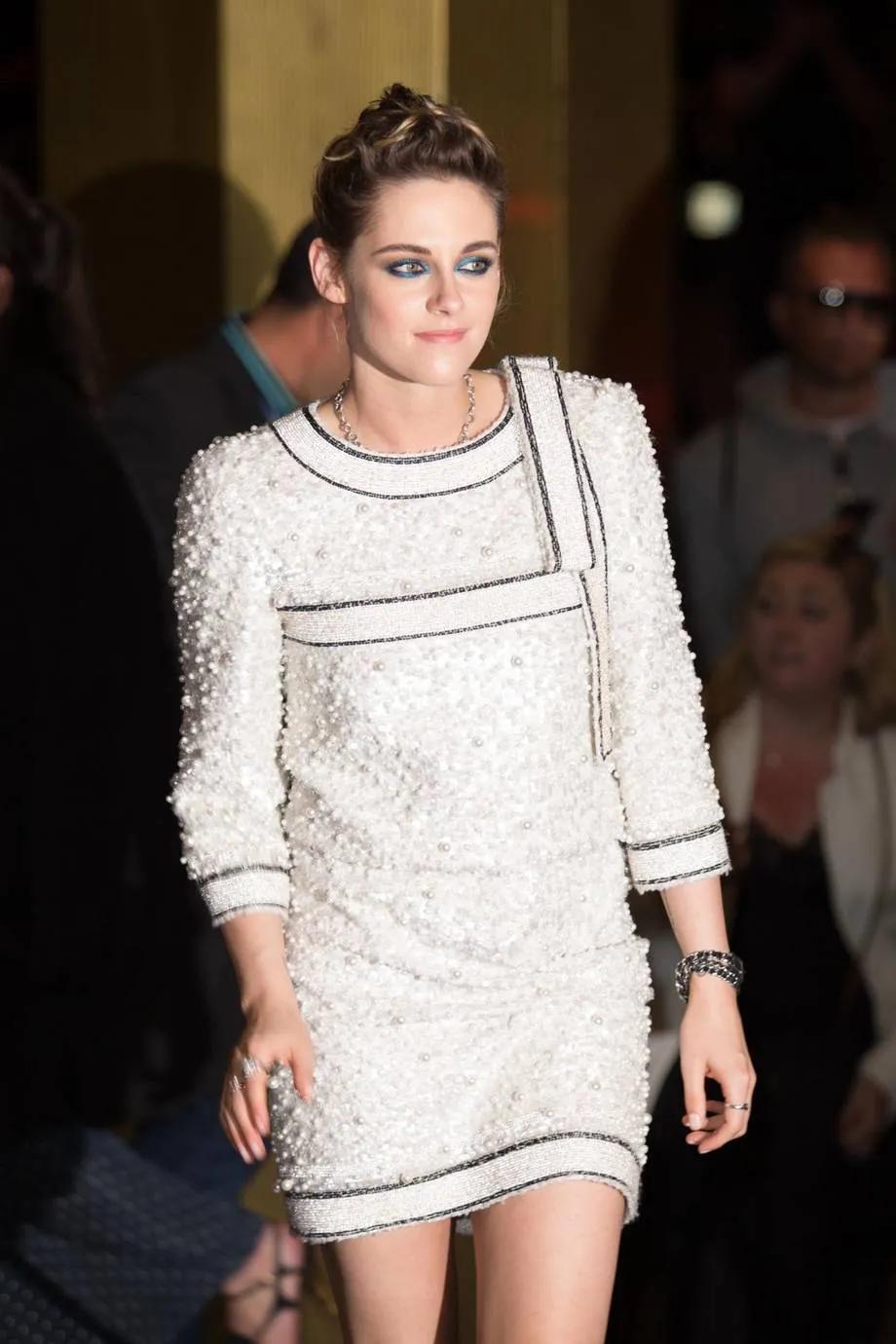 克里斯汀·斯图尔特,KristenStewart的粗花呢连衣裙变身