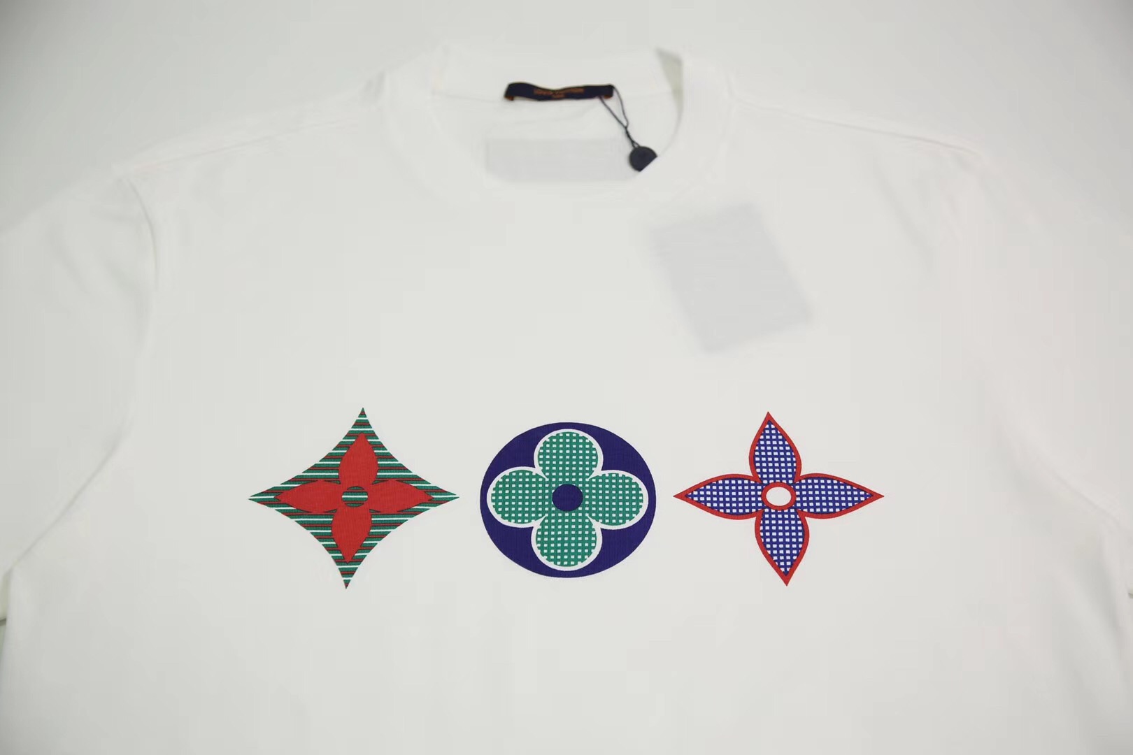 为什么微信上很多假冒老外骗人,微信上卖仿冒奢侈品