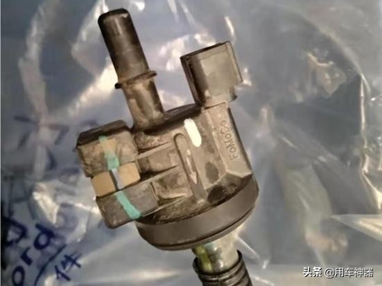 发动机舱突突突异响是怎么回事,过烂路发动机舱有异响怎么回事