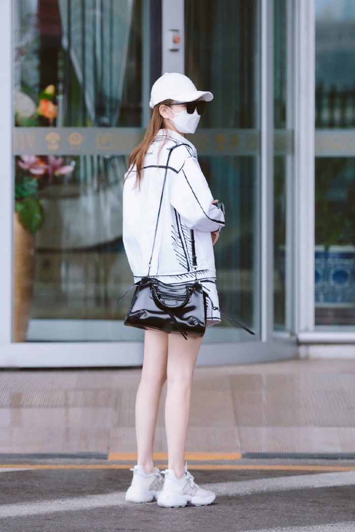 双肩包今年流行款,双肩包不过时