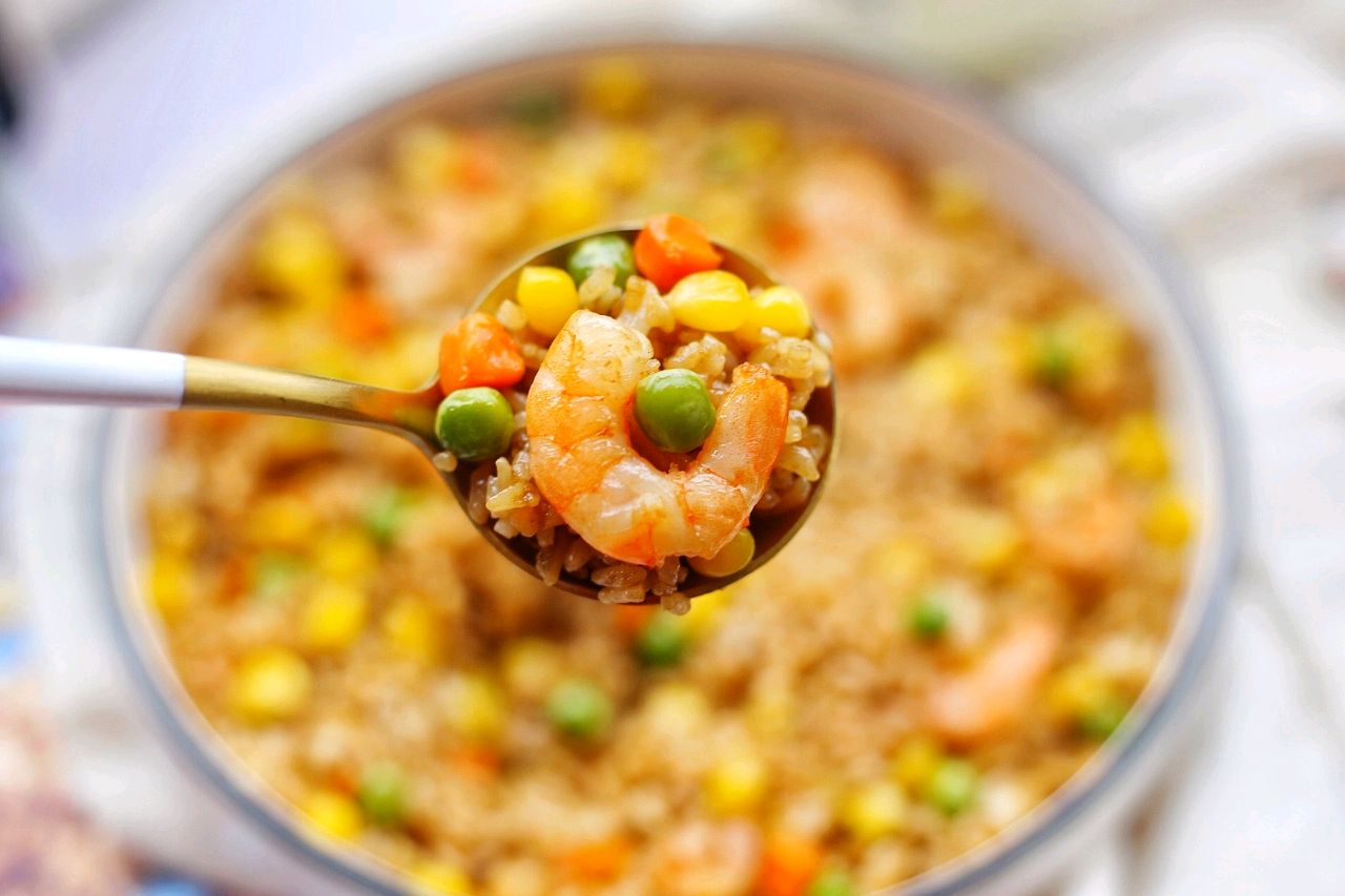 椰香虾仁炒饭教学视频,泰式椰子虾仁炒饭