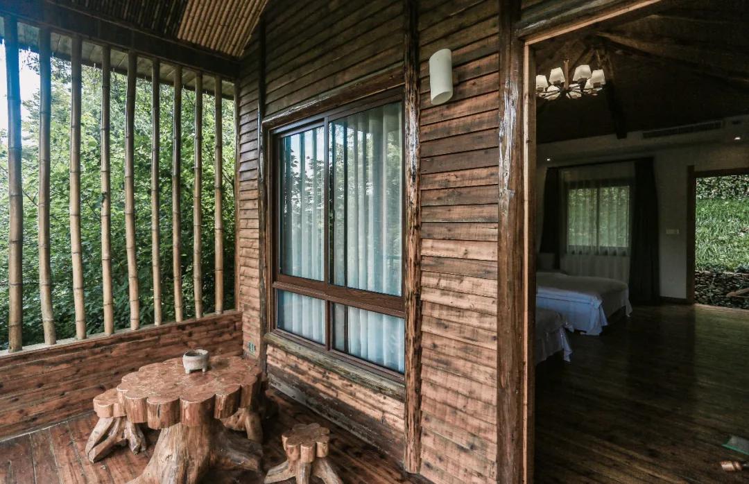 莫干山原木风绿野仙踪花园民宿,莫干山桃坡探险乐园绿野仙踪