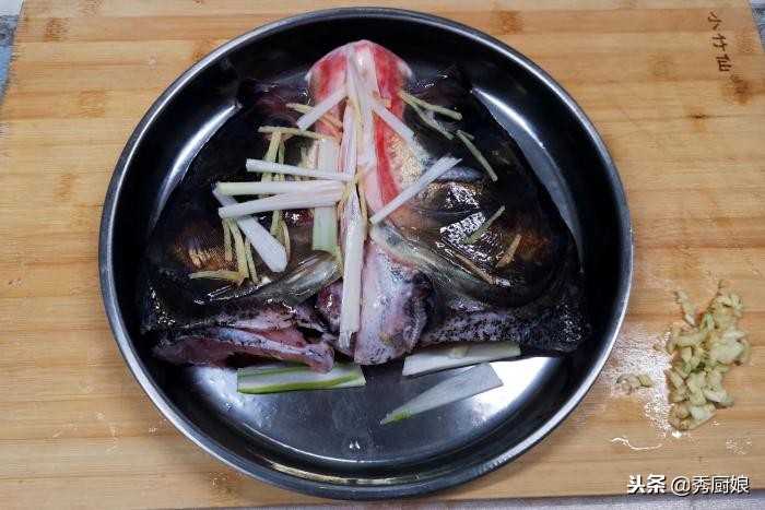 饭店里的剁椒鱼头怎么那么好吃,家常剁椒鱼头简单做法又好吃