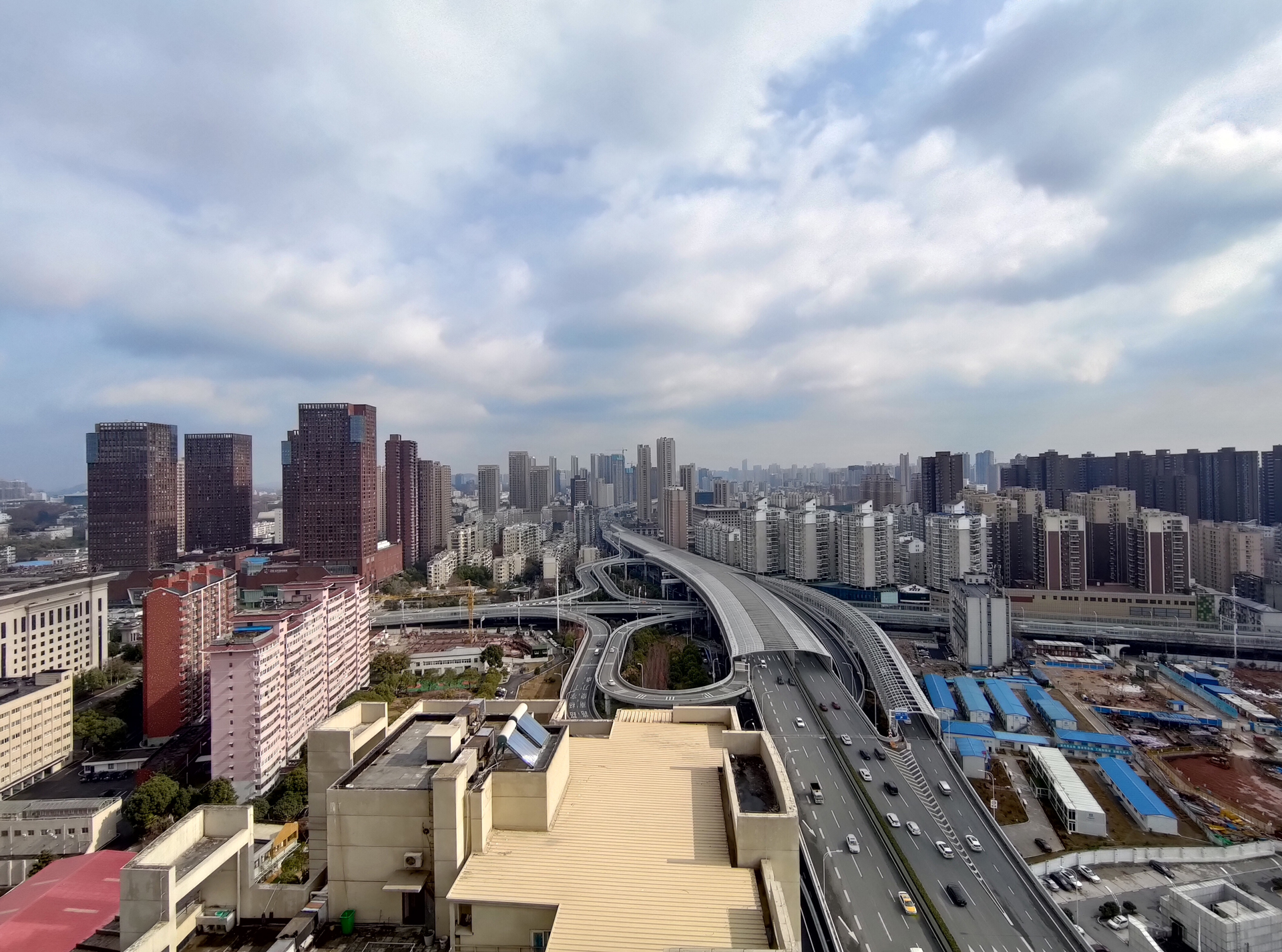 华硕rog2代游戏测评,华硕rog手机2代精英款