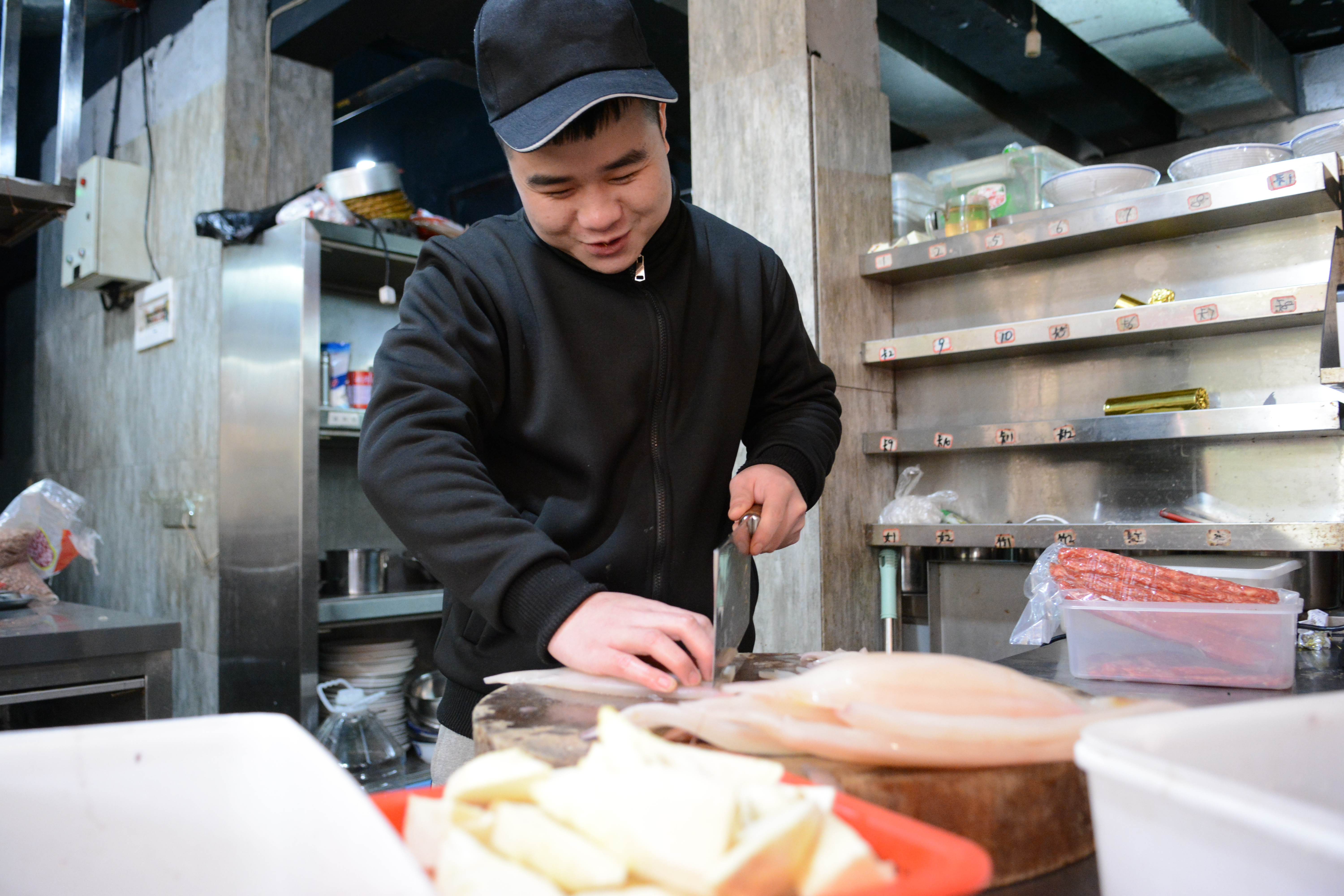 长沙河西含光路山水新城的“柒七酒餐馆”升级巨惠迎牛年