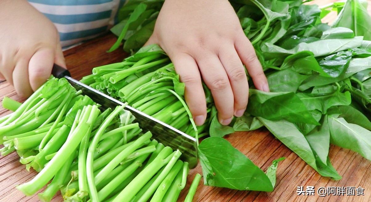 空心菜鸡蛋怎么蒸好吃,一盘空心菜一碗白米饭