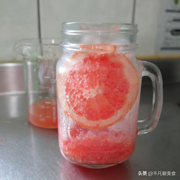 葡萄柚气泡饮，入口有炸裂感，感觉劲爆