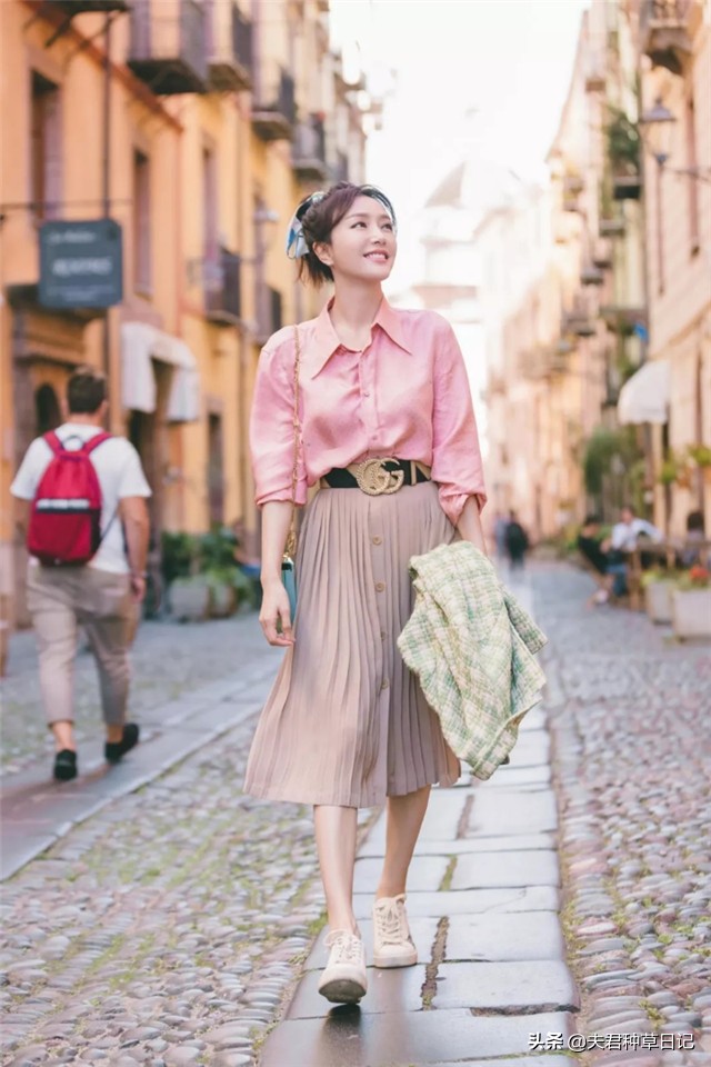 早秋时尚新款减龄气质百褶裙显瘦,洋气上档次冬天百褶裙穿搭女装