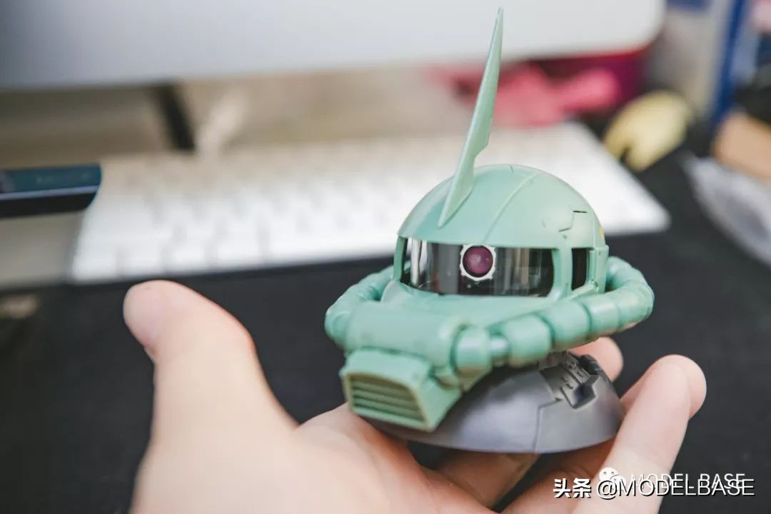 扎古扭蛋头组装,万代蓝标扎古和红标扎古