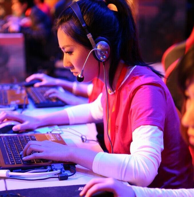 电竞三大女神小苍,中国第一个女电竞职业选手