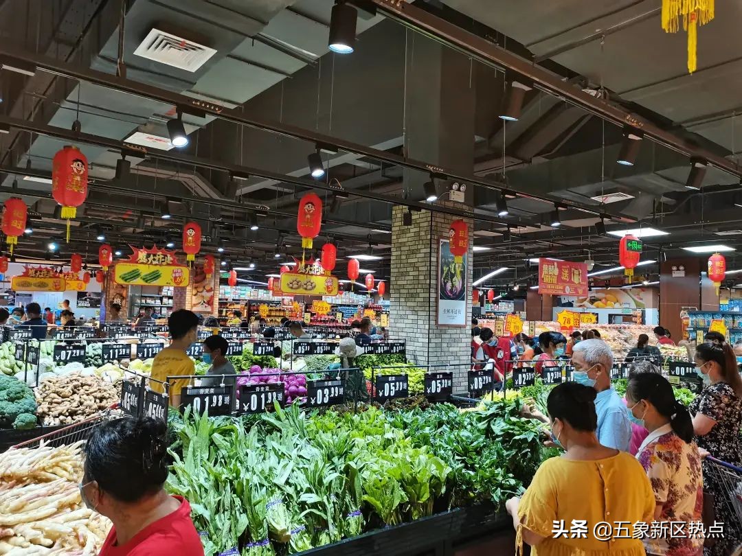 五象新区，一大型连锁超市，今日开业