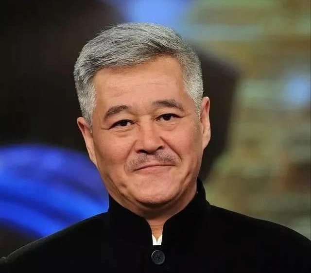 赵本山急流勇退的智慧,从万众瞩目到急流勇退