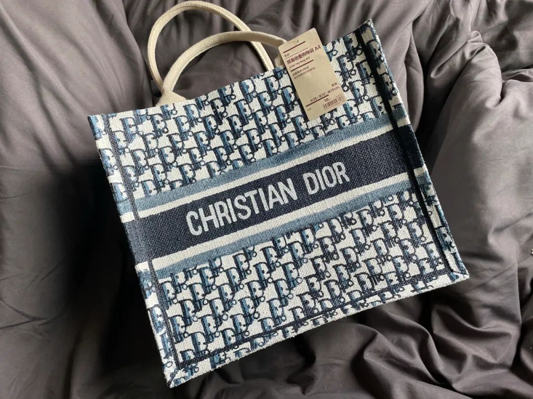 鞠婧祎妆容和杨幂对比,鞠婧祎穿山寨货被发现