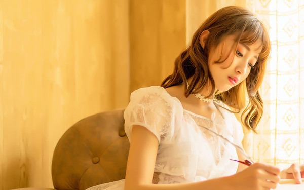 “闷骚”女人的几种表现，男人可别傻傻的错过