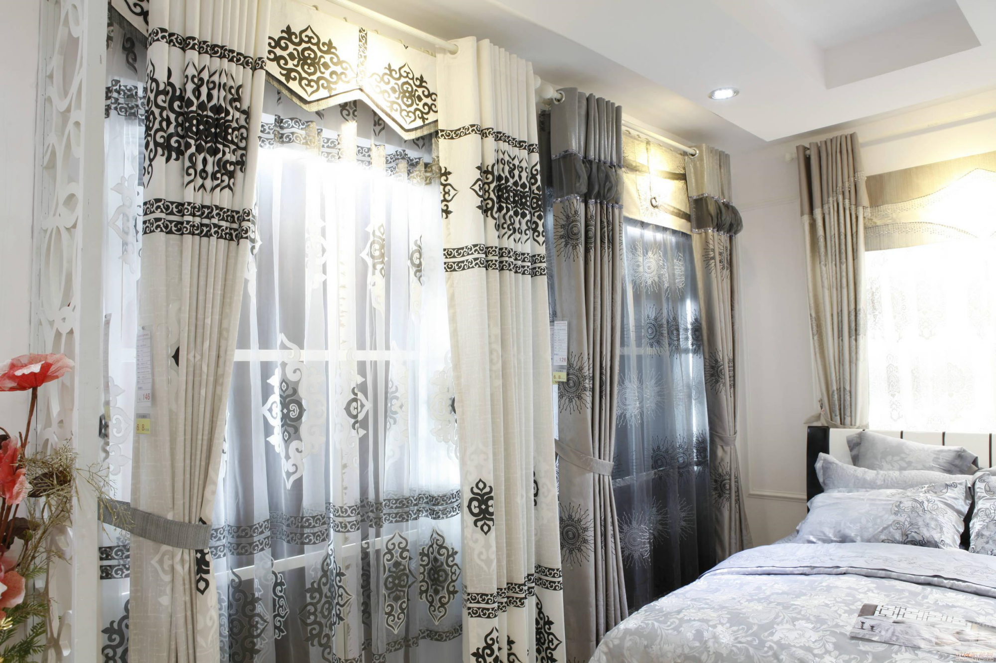 买窗帘绝对不买贵的,别为窗帘花冤枉钱