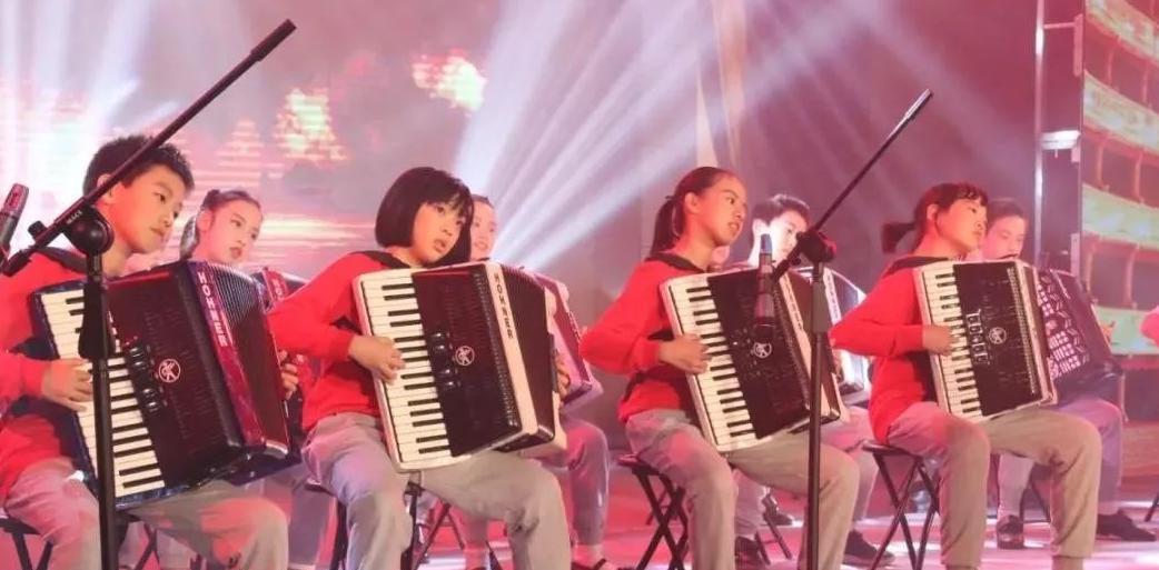 深圳侨香外国语学校论坛,深圳侨香外国语是公立还是私立