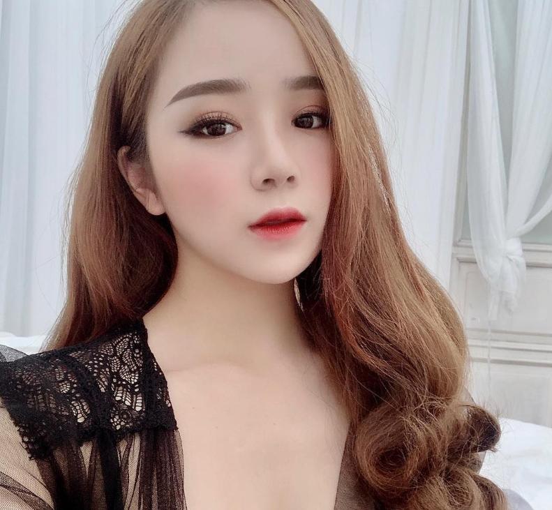 马来西亚足球宝贝长相甜美皮肤超白蜜甜系少女热带式穿搭