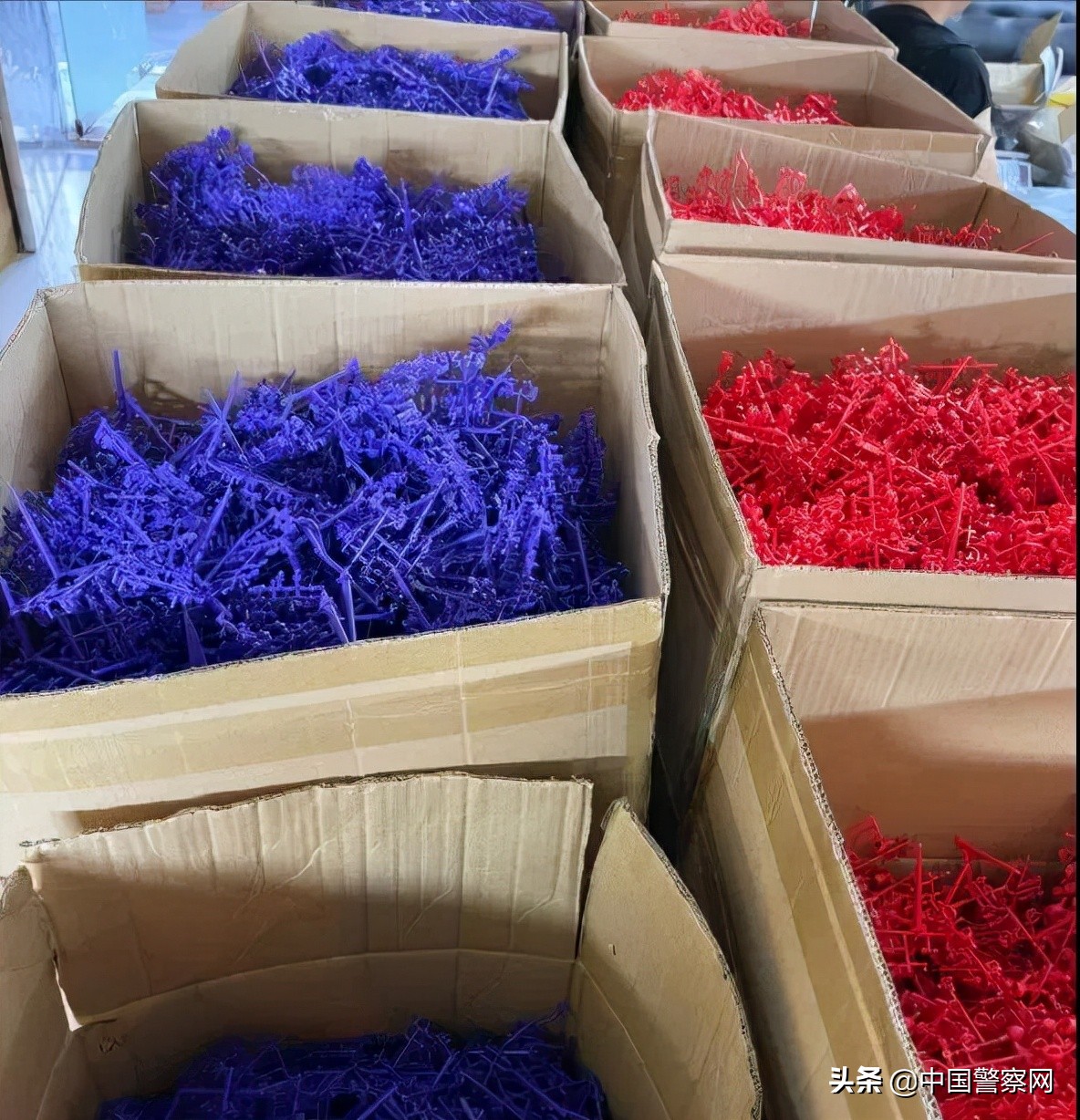 男子买到假手办报警捣毁制假窝点,男子买假原神手办