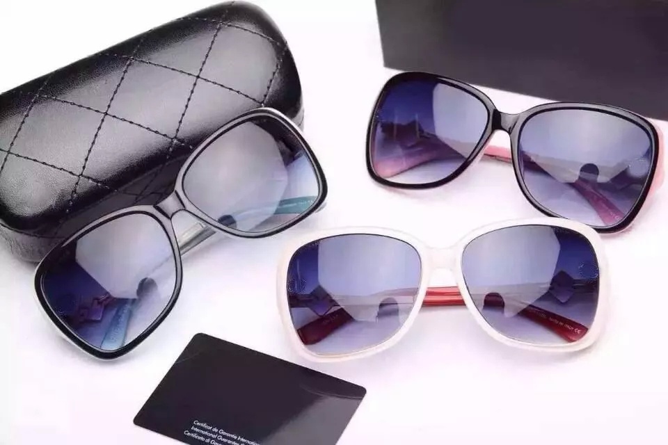 偏光太阳镜与普通太阳镜如何鉴别,怎么分辨偏光太阳镜和普通太阳镜