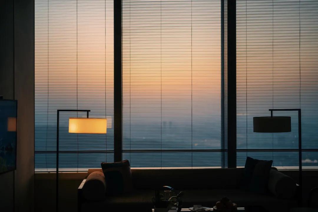 把繁华踩在脚下,将吃喝囊括周边。去长沙要住地标里