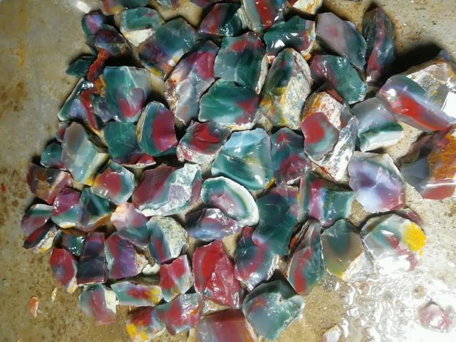 一块纯天然玛瑙石,一块玛瑙做的玉