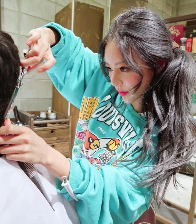 靠发型火起来的女星是谁,靠理发店年入40亿