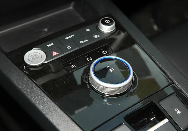 比亚迪e2新老款如何选择,比亚迪e22021款用车感受