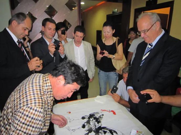 掌上乾坤指间生花世界级艺术家-贾同辉的“指墨”风釆