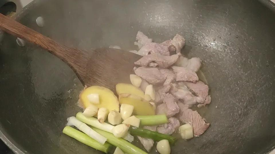 草鱼怎么炖好吃又简单做法,草鱼怎么炖才好吃又简单家常做法