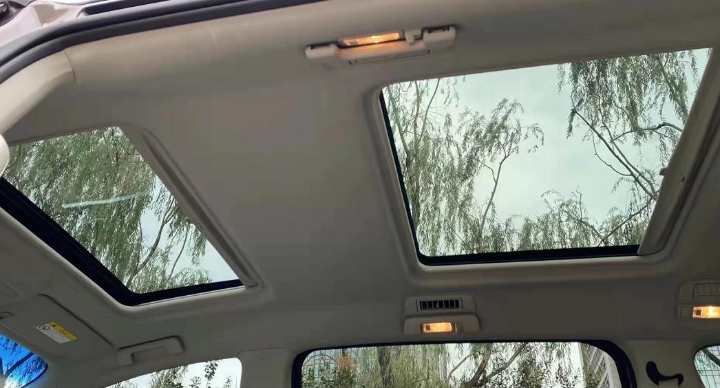 别克gl8商务车2.4经典用车体验,别克gl8商务车3.0旗舰车更修长