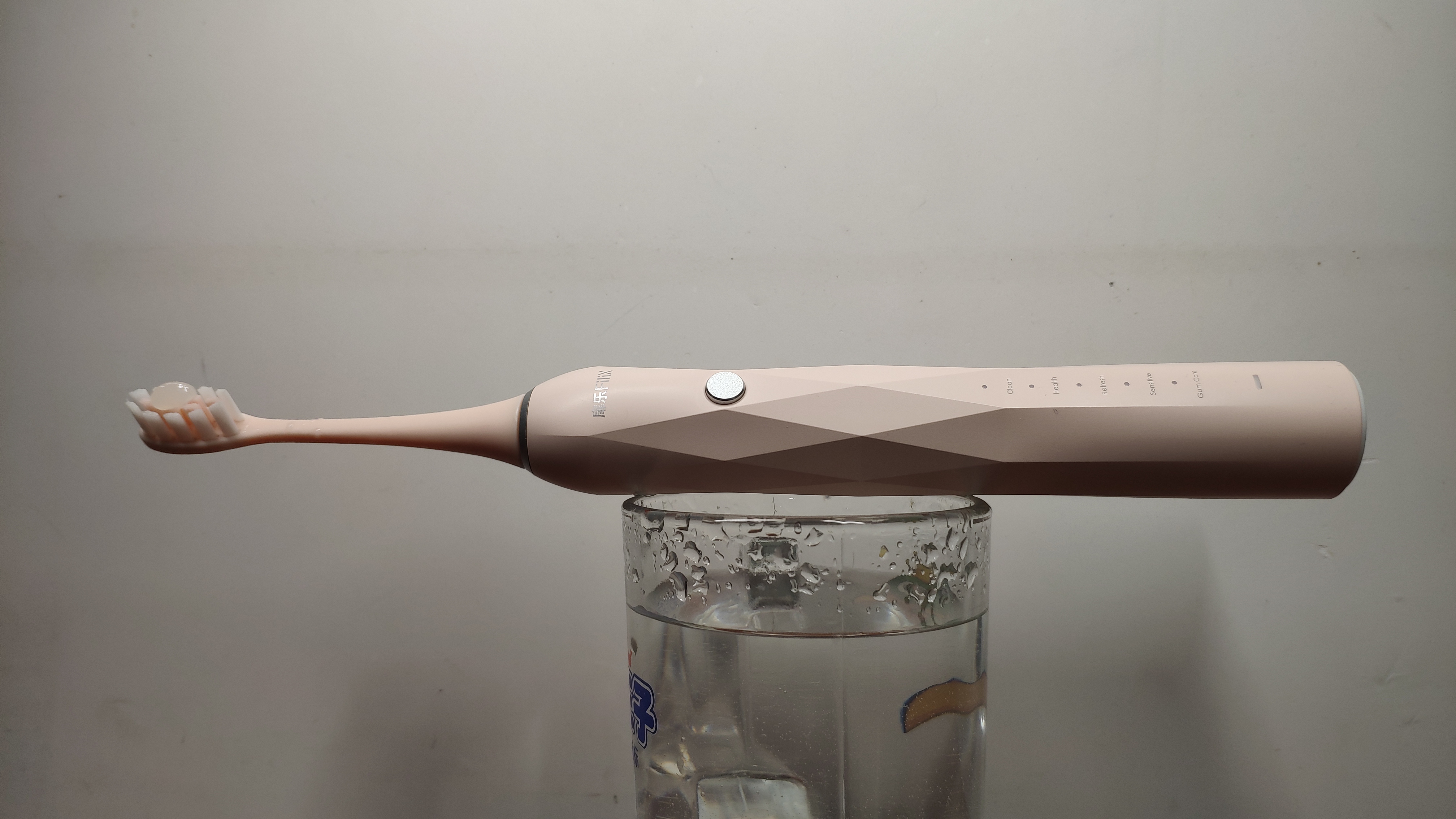 扉乐电动牙刷白色和粉色区别,扉乐电动牙刷不伤牙齿