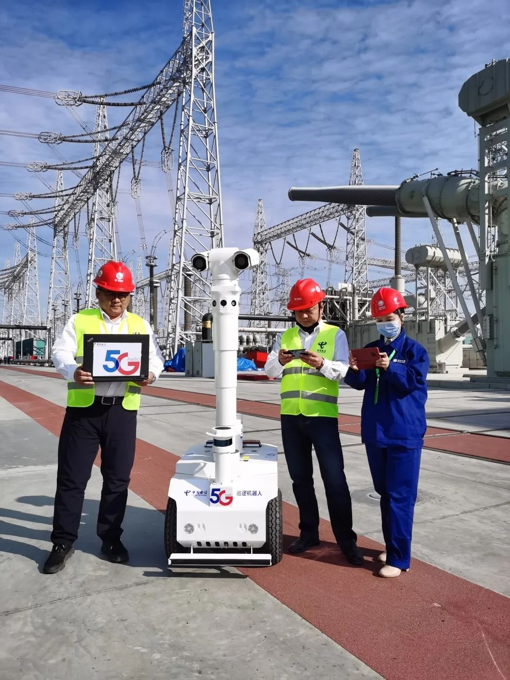 来了,电信“机器人天团”!网友:“成精了!”