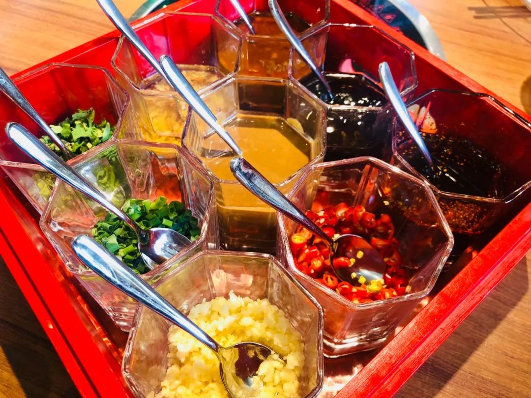 香港帅哥为了爱情来郑州，也带来了香港地道花胶鸡